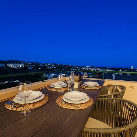Apartman Apartment, With Large Private Terrace And Panoramic Sea Views, In Elviria Hills, *
